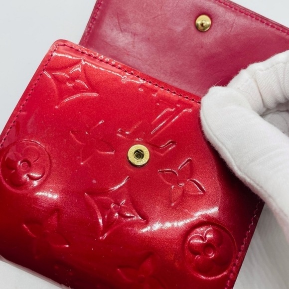 LOUIS VUITTON VERNIS TRIFOLD WALLET - Picture 8 of 11